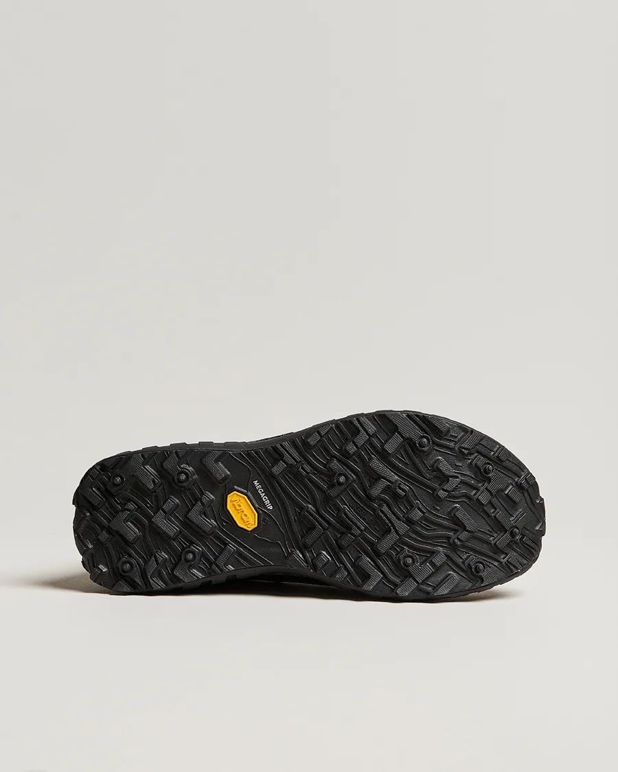 001 Running Sneakers Stealth Black